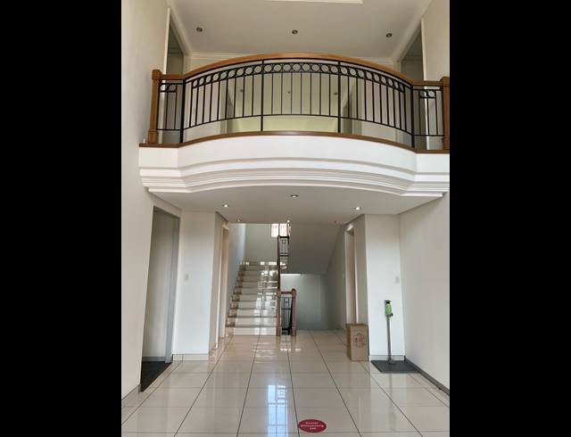 631M² OFFICE TO LET IN BRYANSTON